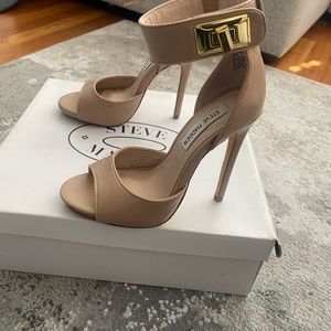 Steve Madden Mayven Ankle Cuff Pump Heel